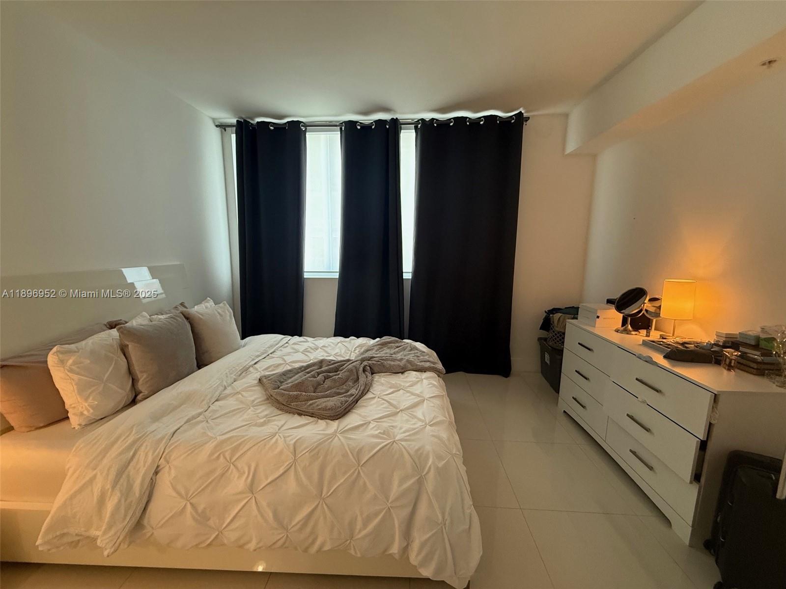 image Vizcayne North25