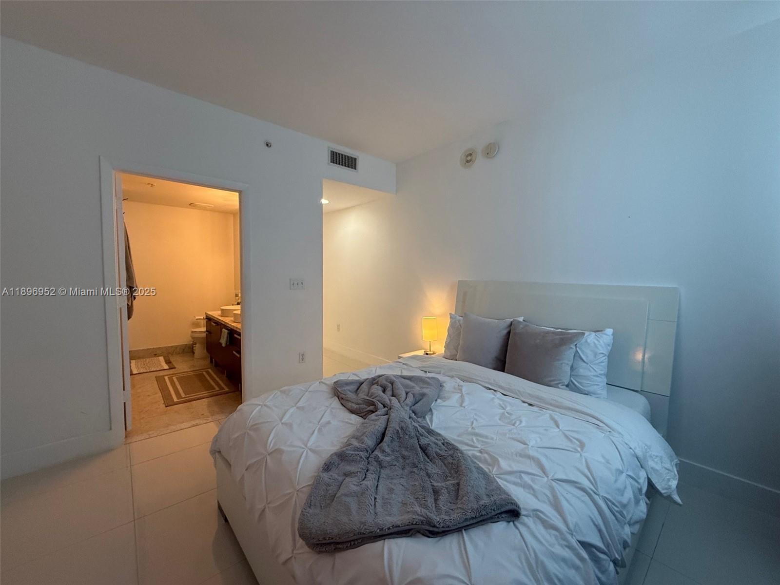 image Vizcayne North27