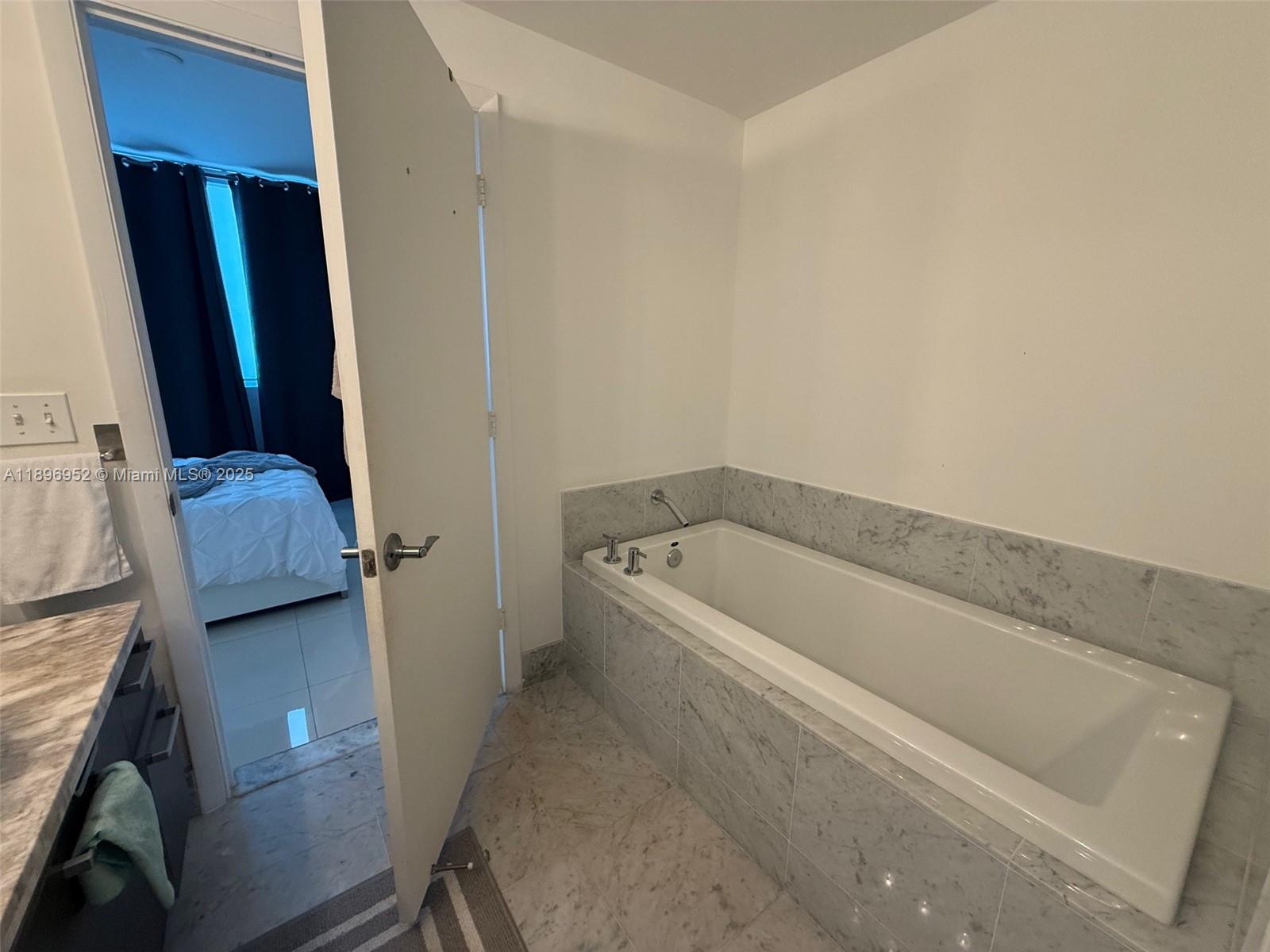 image Vizcayne North30