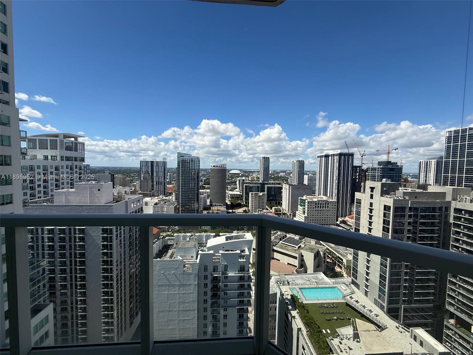 image Vizcayne North32