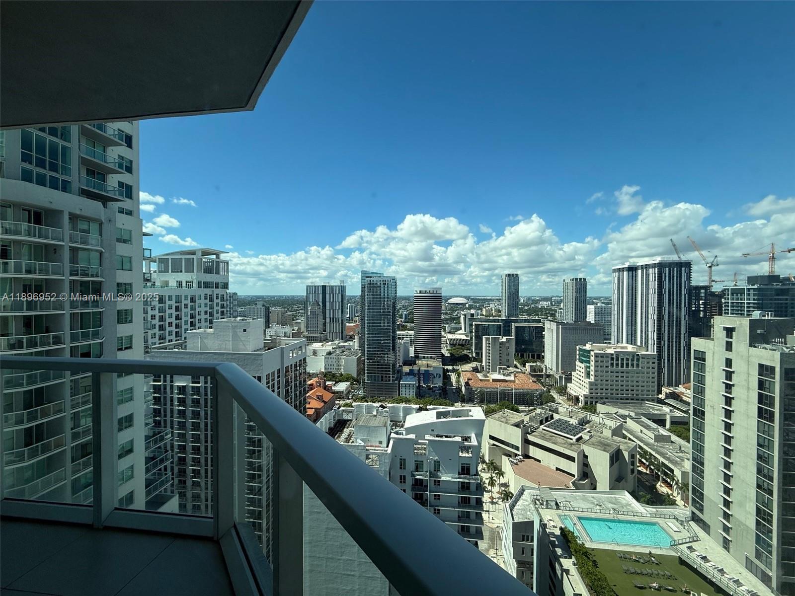 image Vizcayne North33