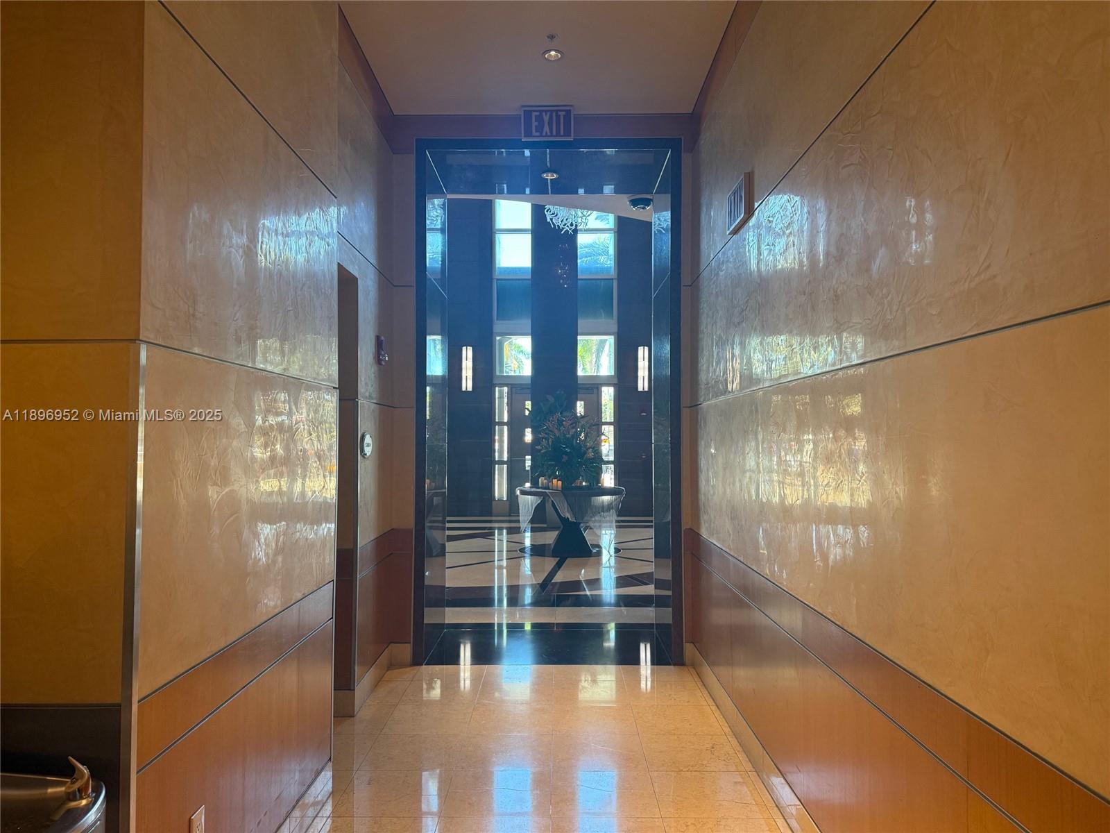 image Vizcayne North36