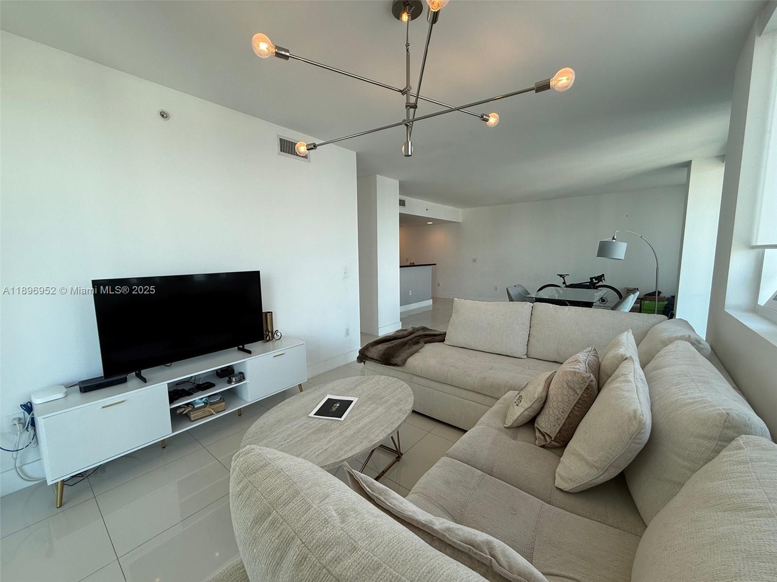 image Vizcayne North8