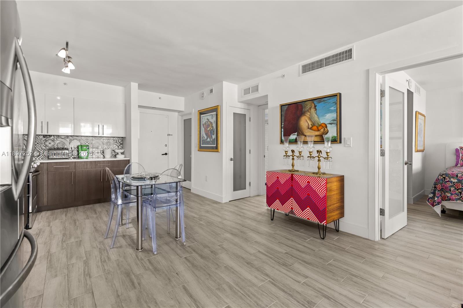 image The Decoplage Condominium9