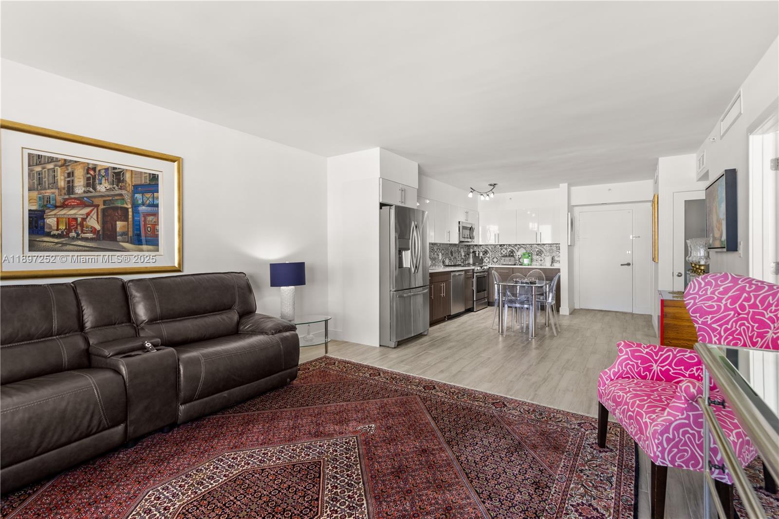 image The Decoplage Condominium12