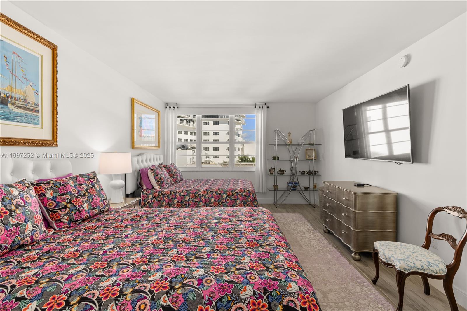 image The Decoplage Condominium16