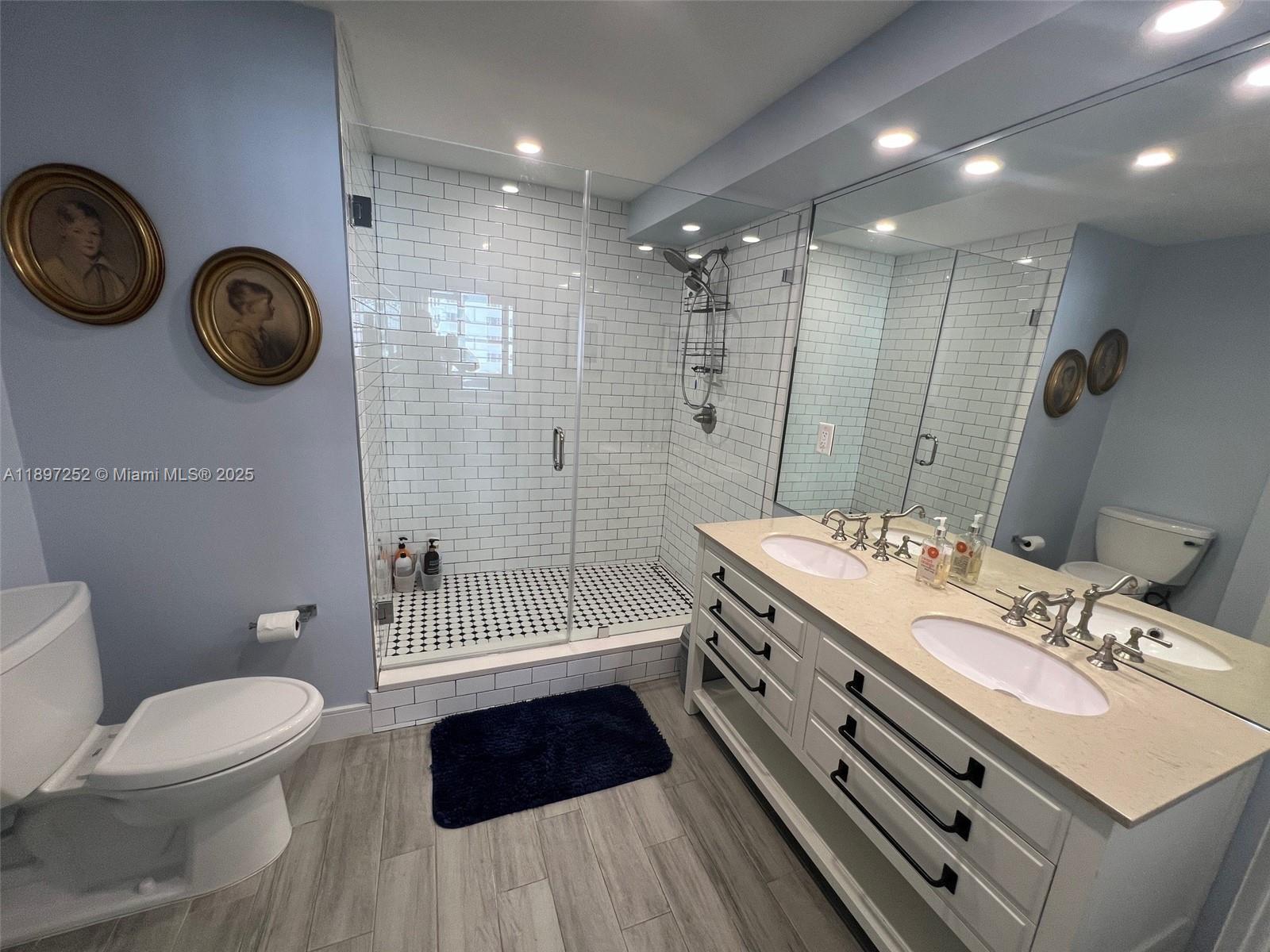 image The Decoplage Condominium18