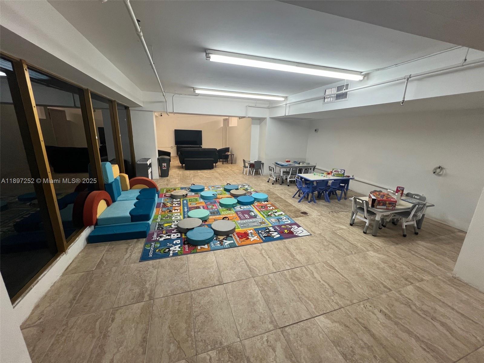 image The Decoplage Condominium21