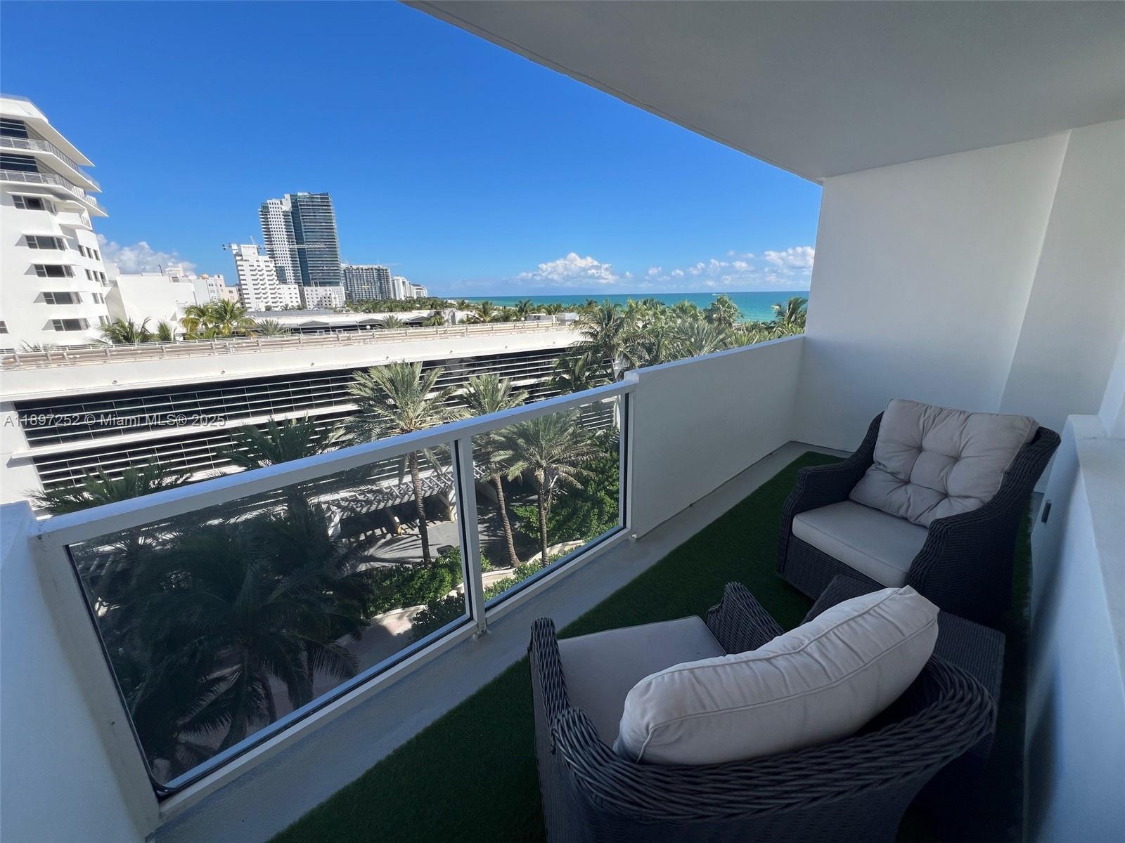 image The Decoplage Condominium3