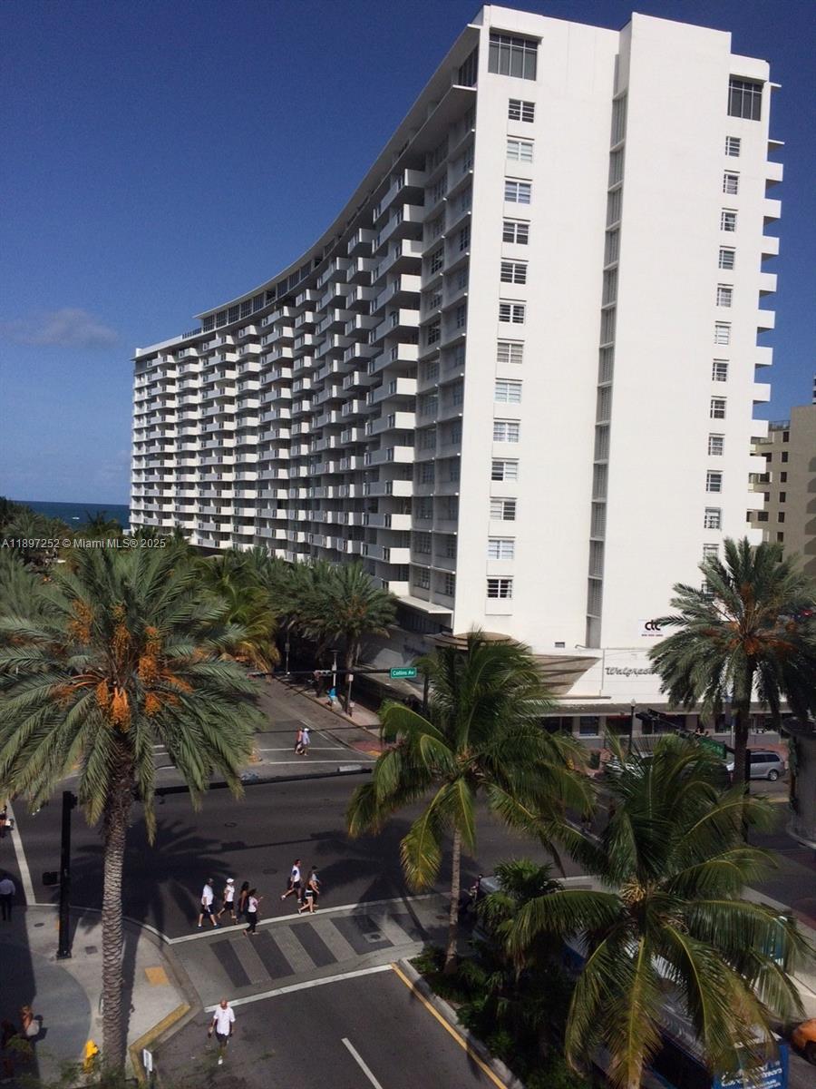 image The Decoplage Condominium42