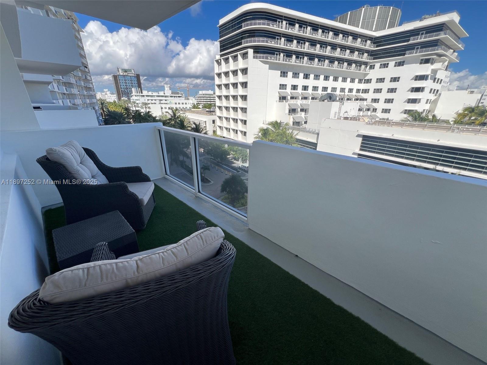 image The Decoplage Condominium4