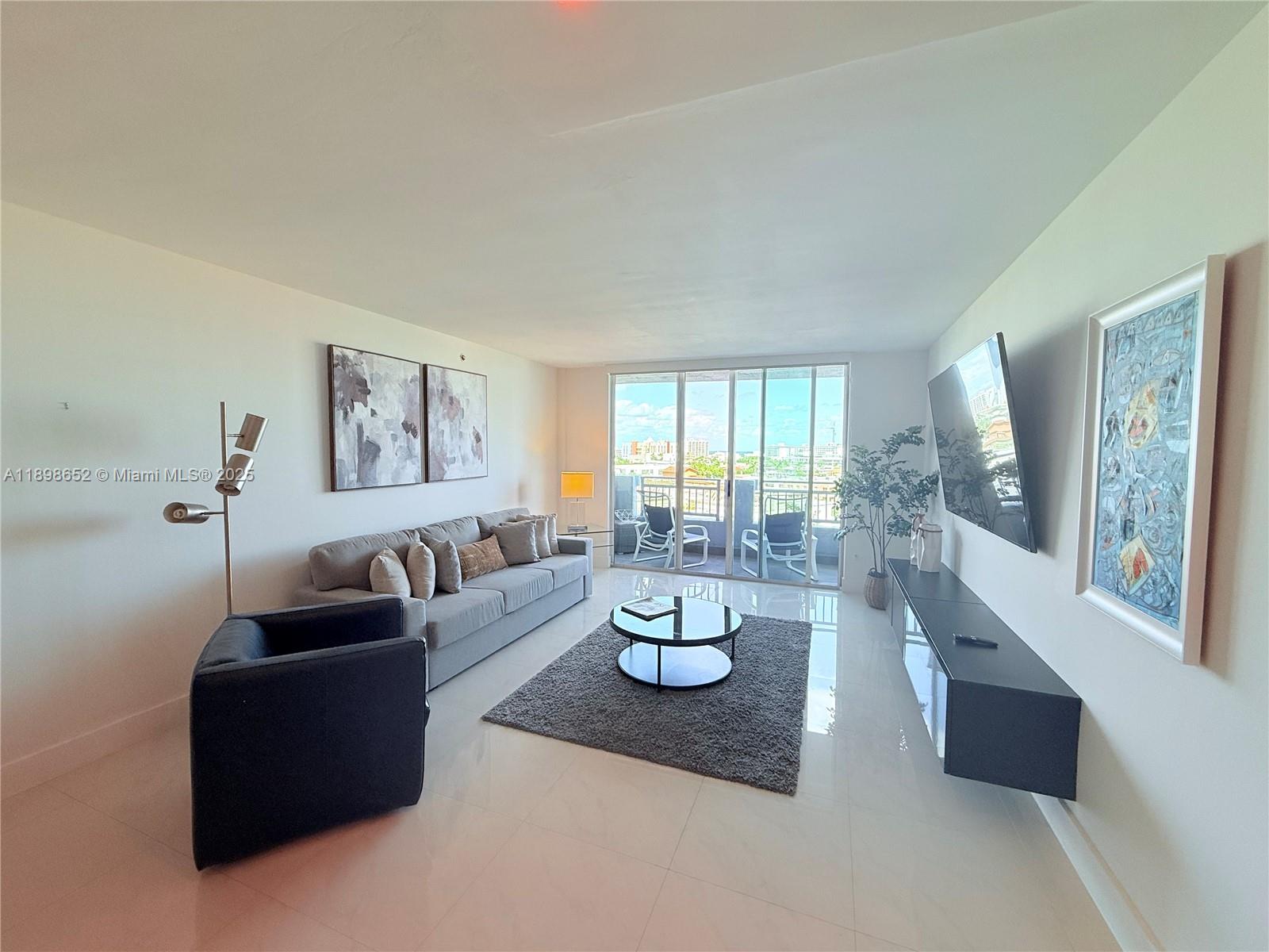 image Yacht Club At Portofino10