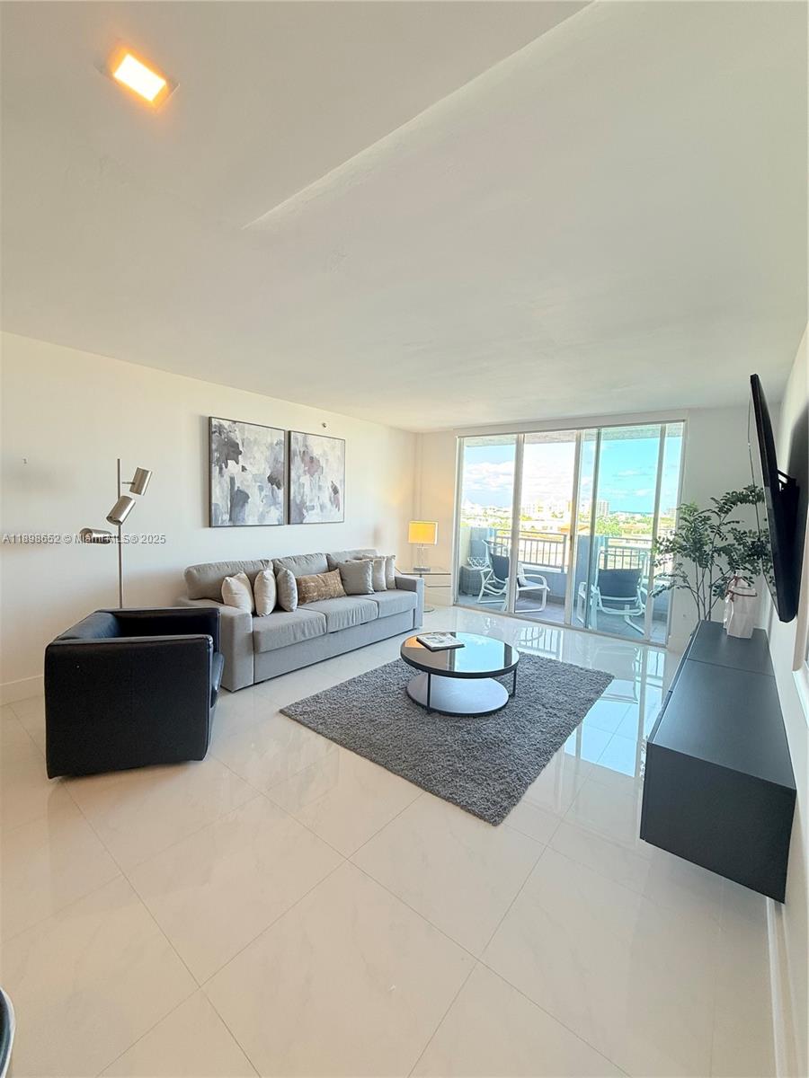 image Yacht Club At Portofino14