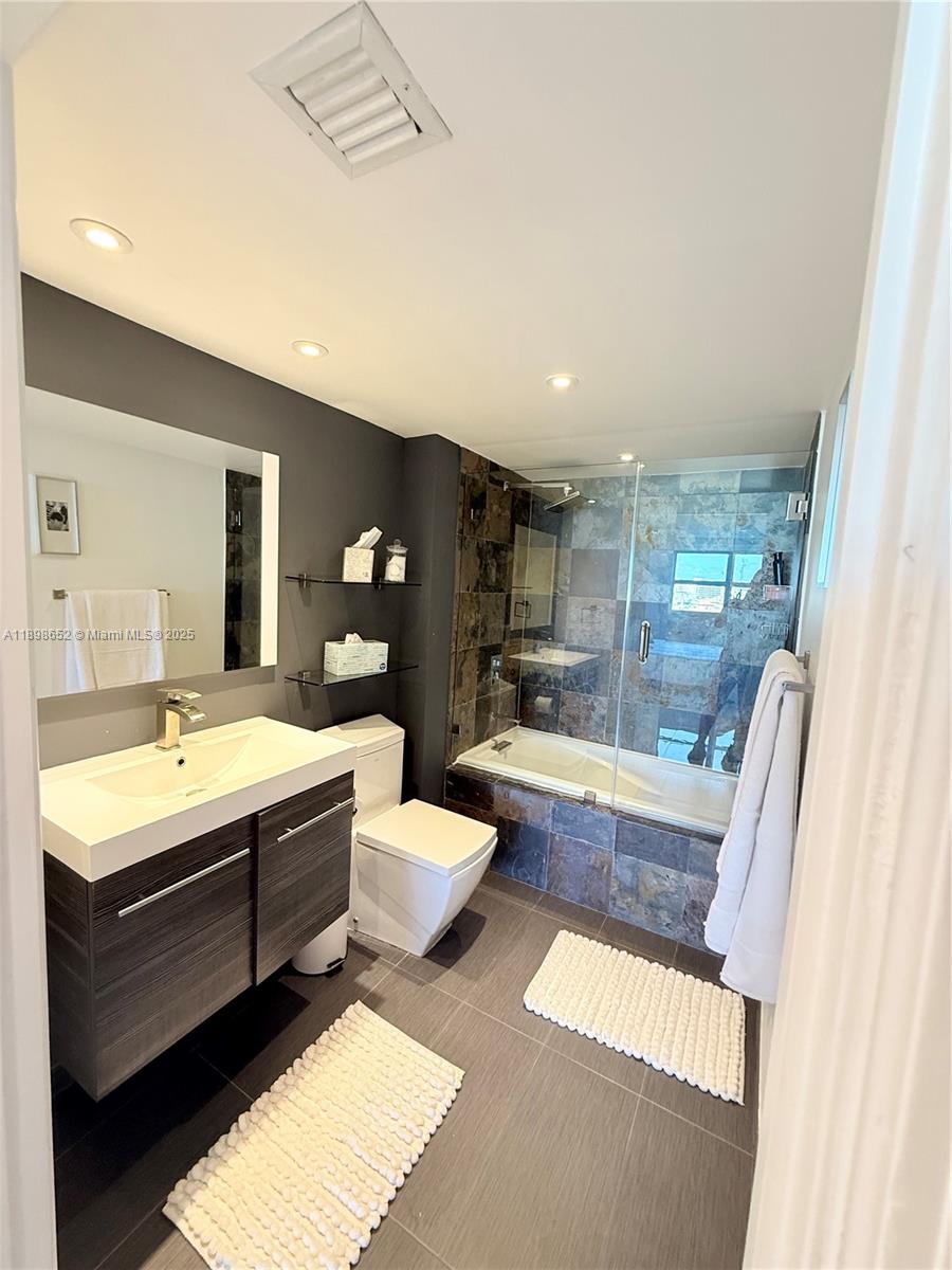 image Yacht Club At Portofino28