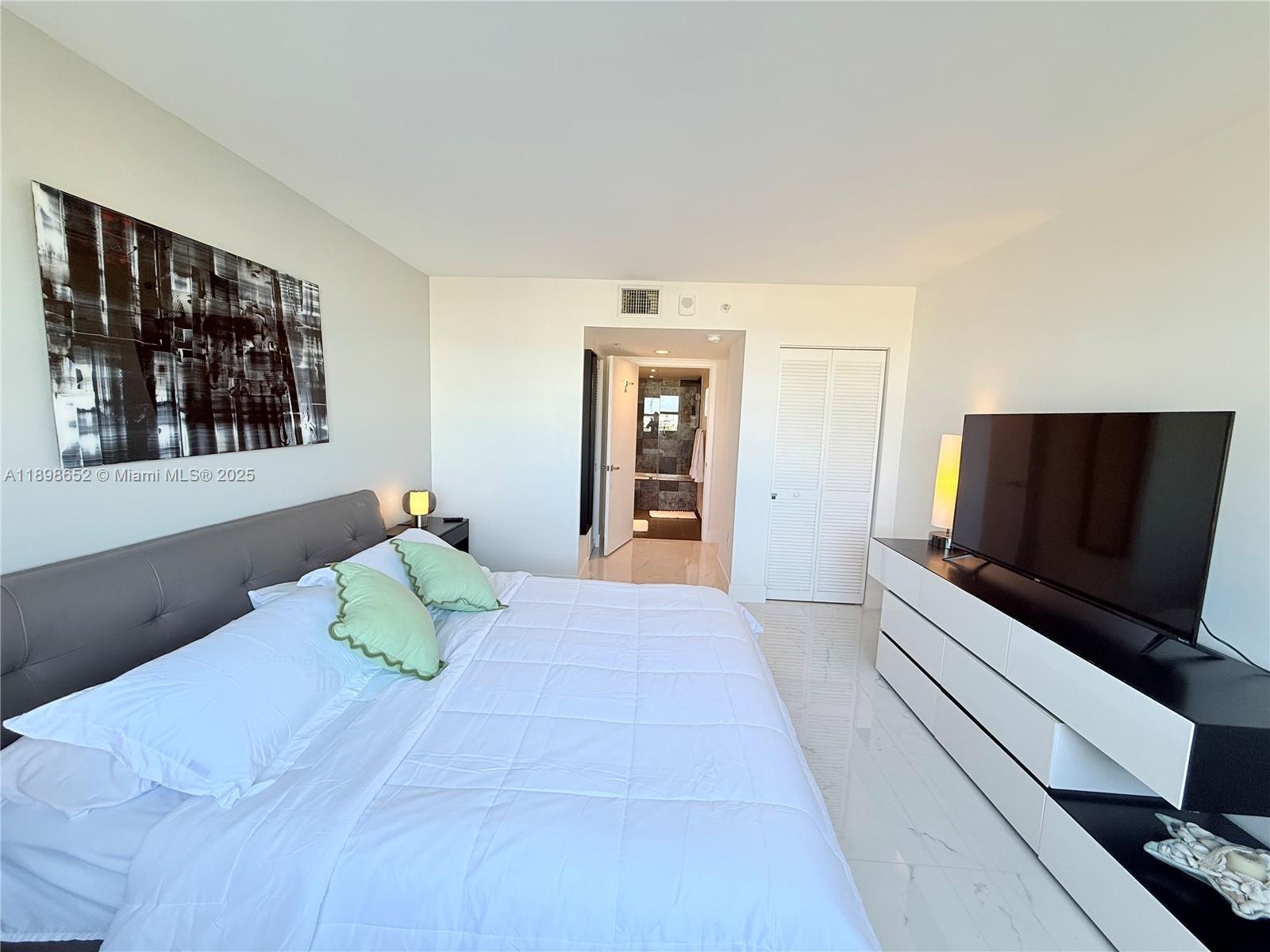 image Yacht Club At Portofino31