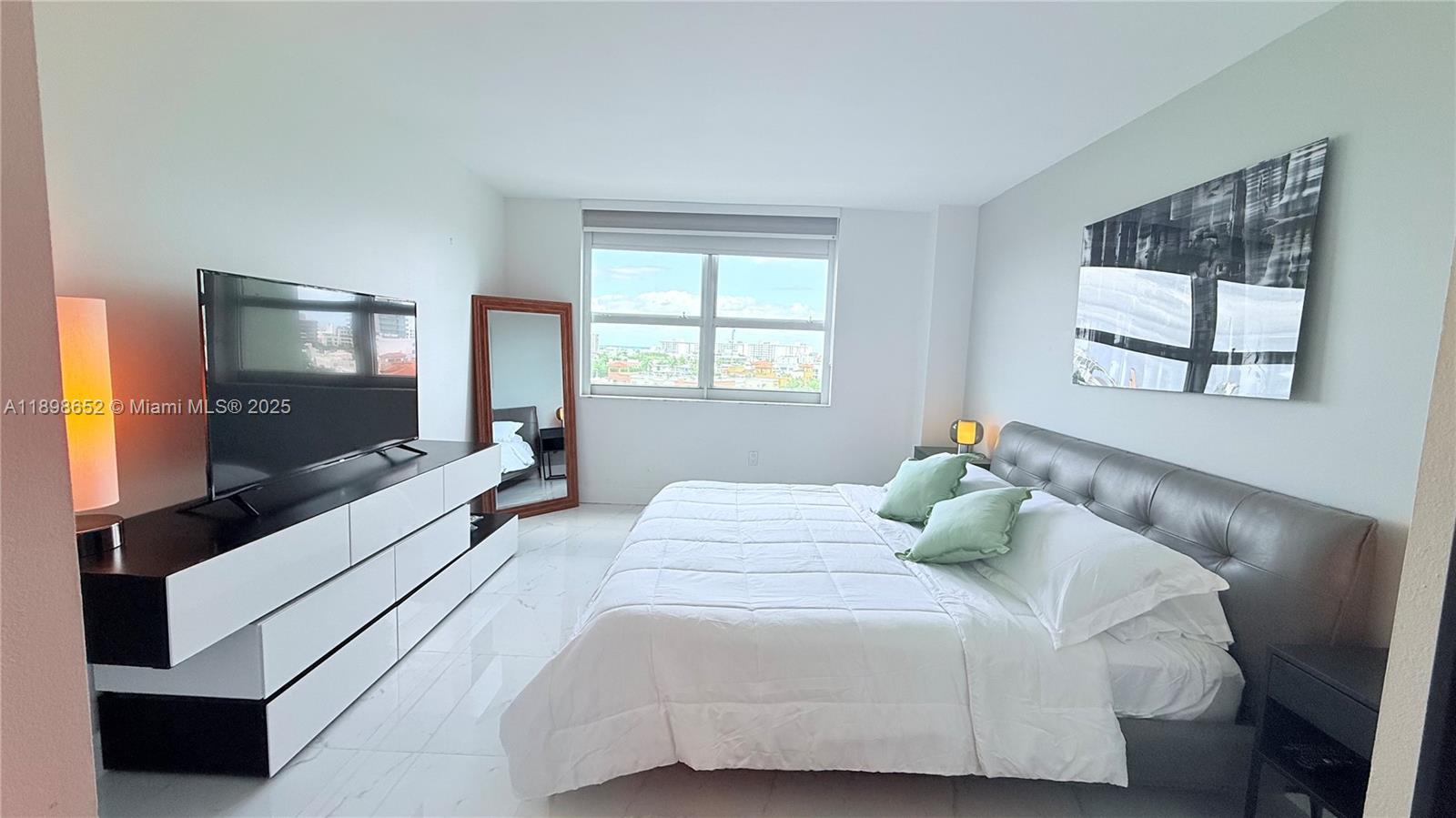 image Yacht Club At Portofino3