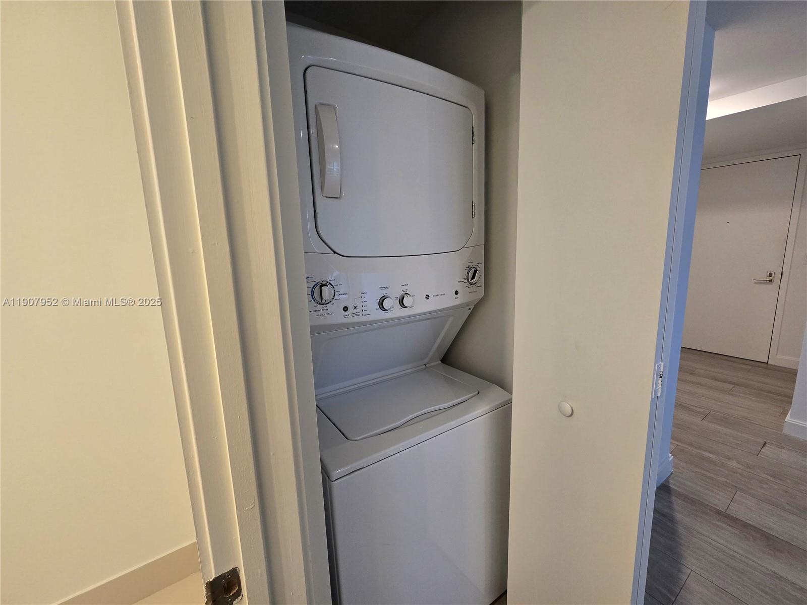 55 SW 9th St #2409 Miami, FL 33130