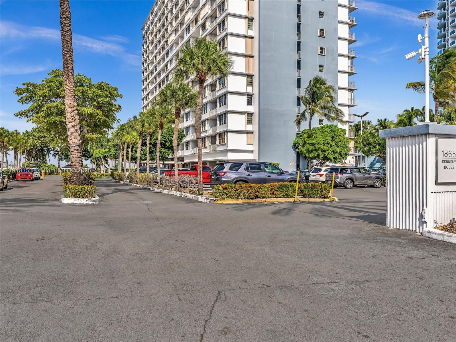 1865 79th St Csw #PH-H North Bay Village, FL 33141