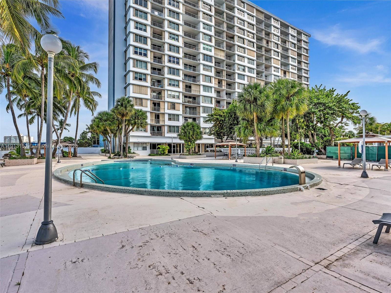 1865 79th St Csw #PH-H North Bay Village, FL 33141