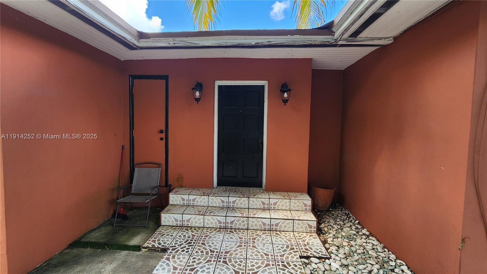 7945 Sunset Dr Miami, FL 33143