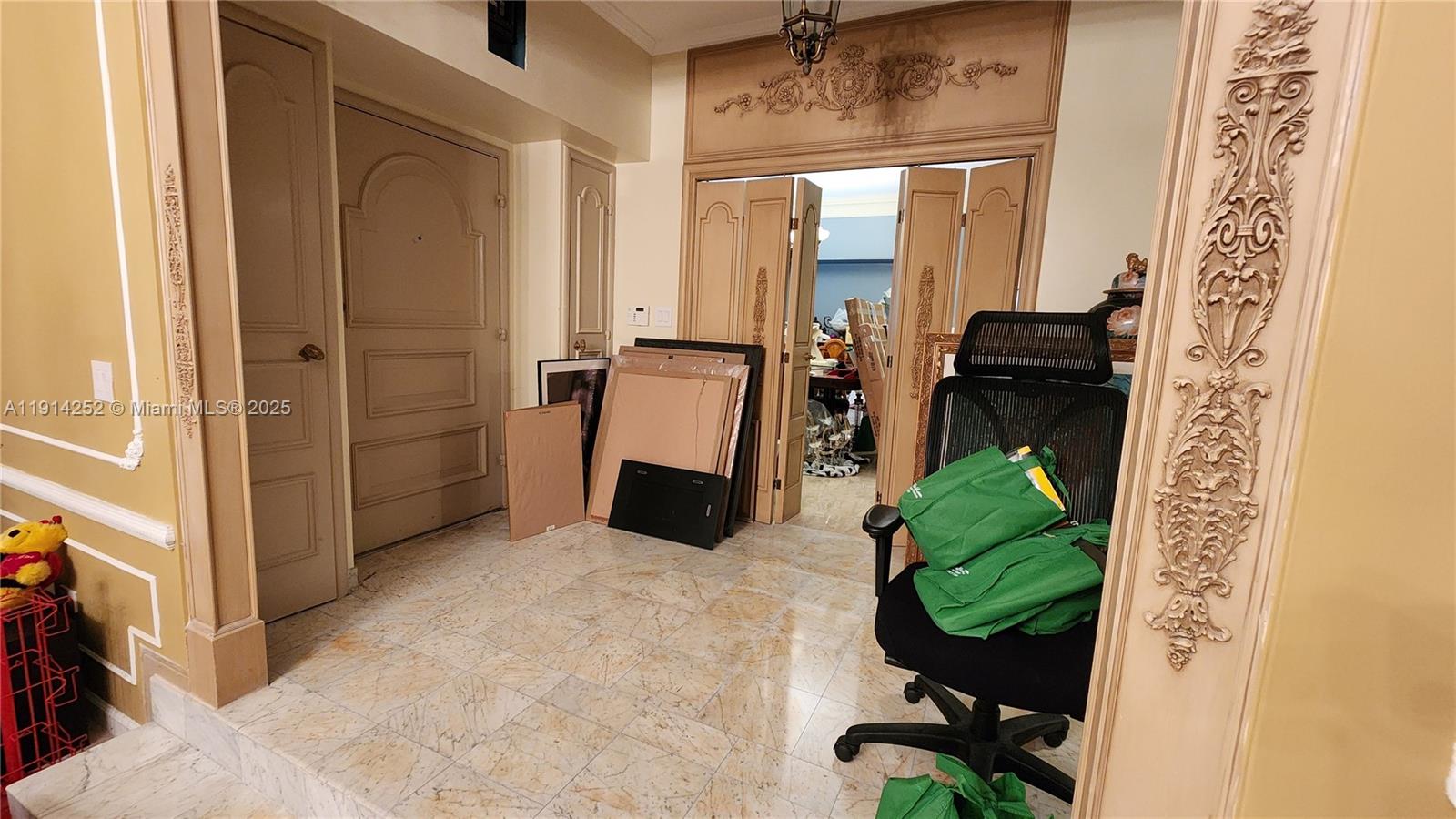 7945 Sunset Dr Miami, FL 33143