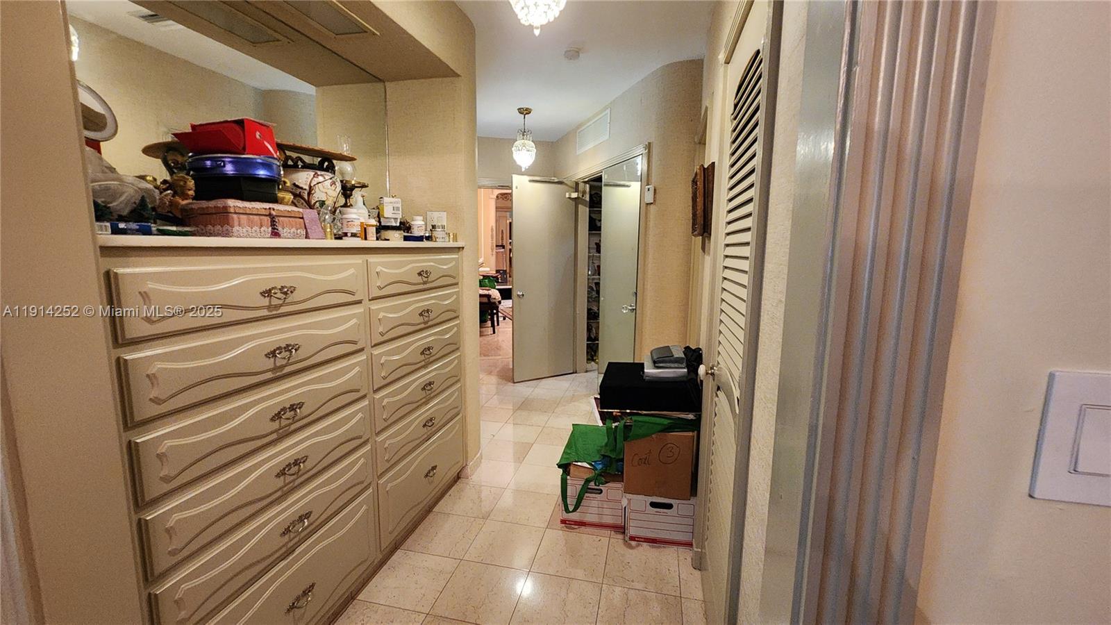 7945 Sunset Dr Miami, FL 33143