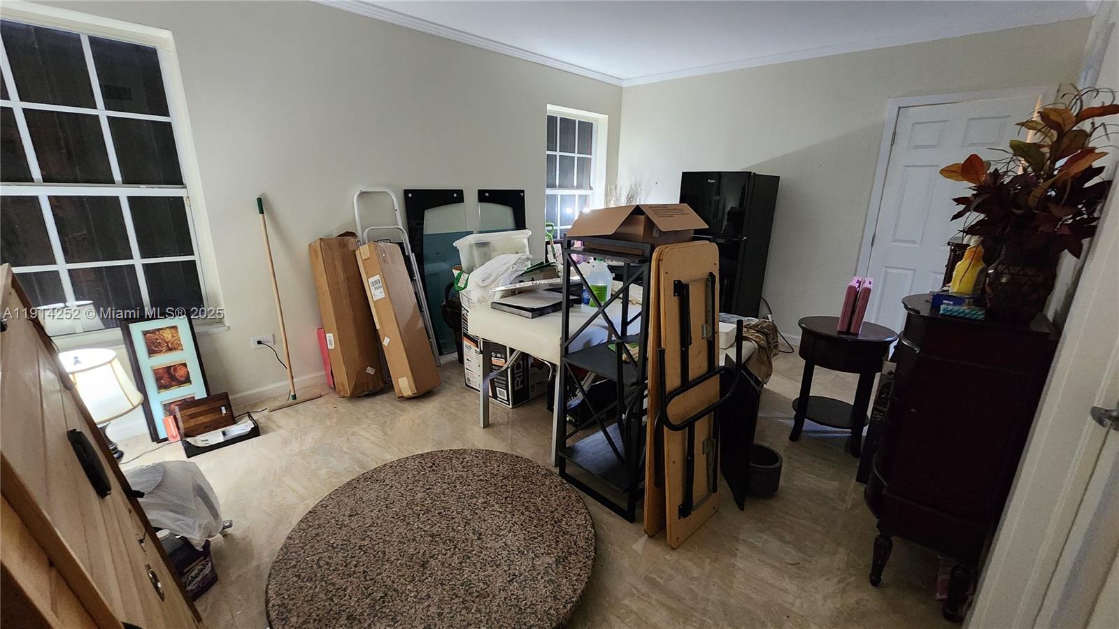 7945 Sunset Dr Miami, FL 33143