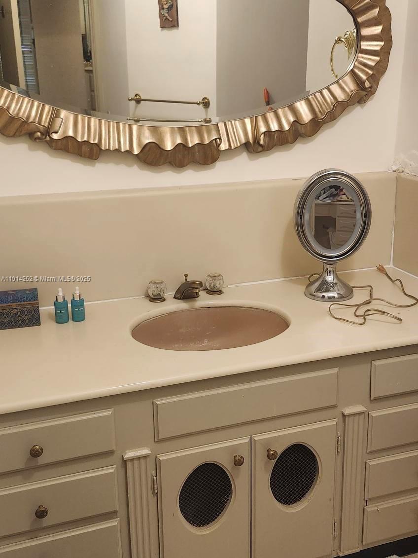 7945 Sunset Dr Miami, FL 33143