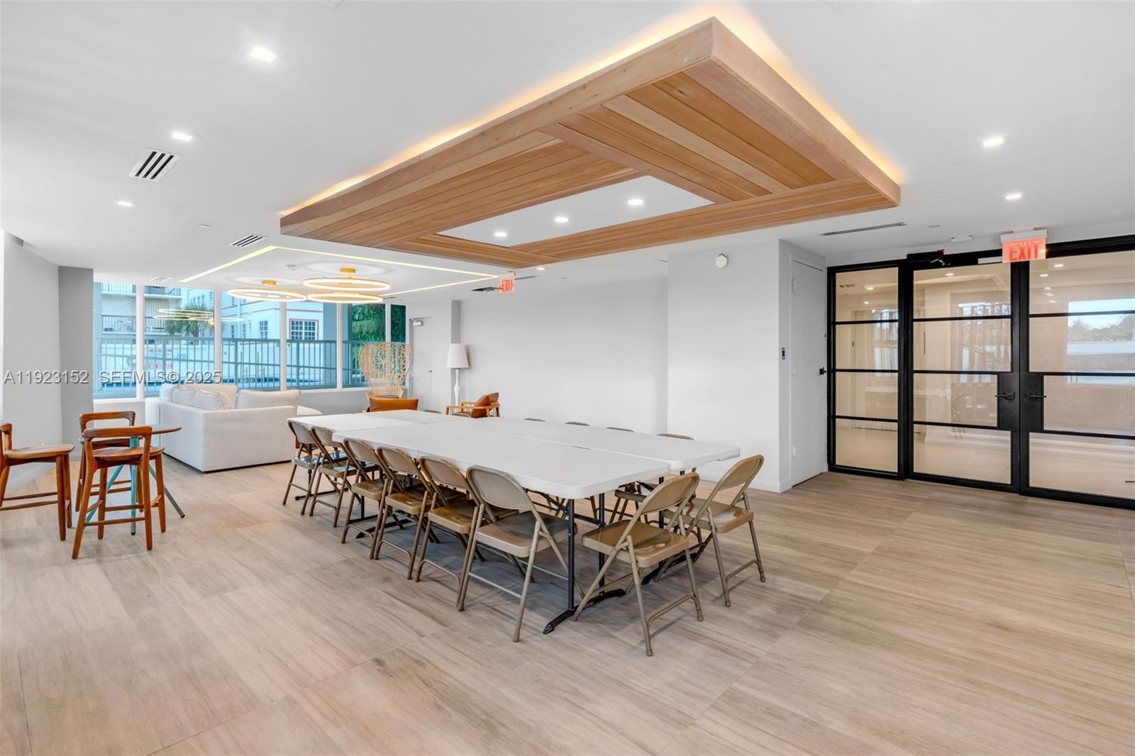 3411 Indian Crk Dr #402 Miami Beach, FL 33140