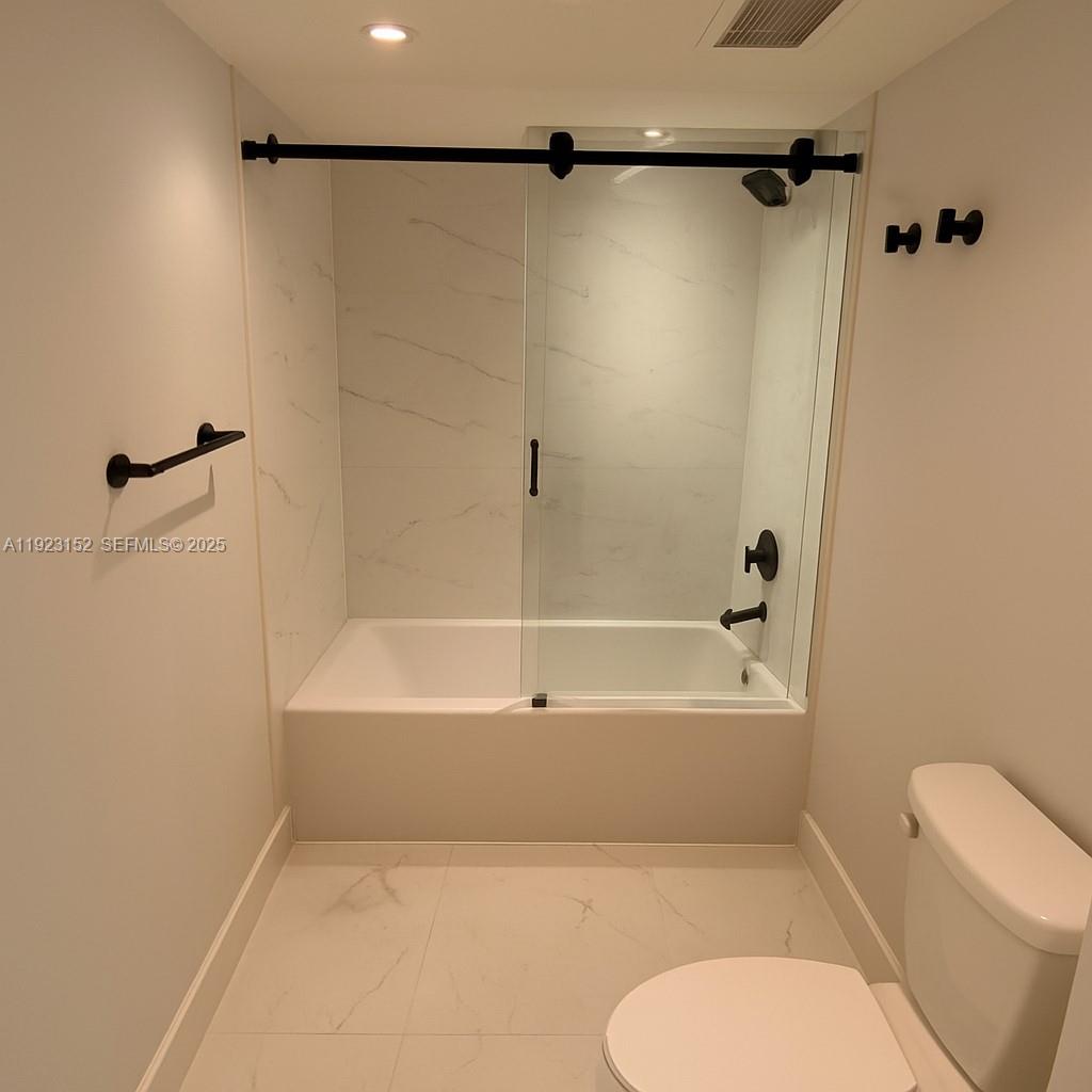 3411 Indian Crk Dr #402 Miami Beach, FL 33140