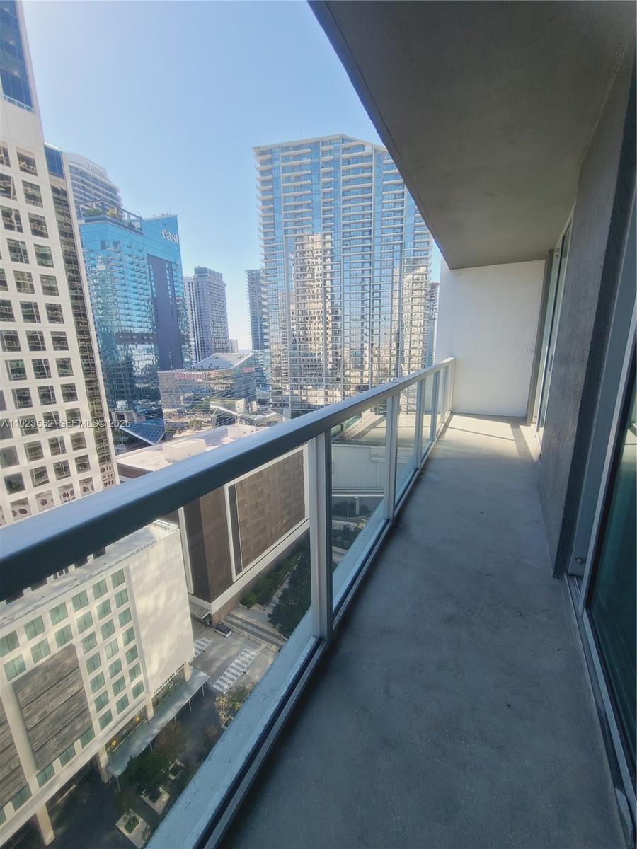 image 500 Brickell East12