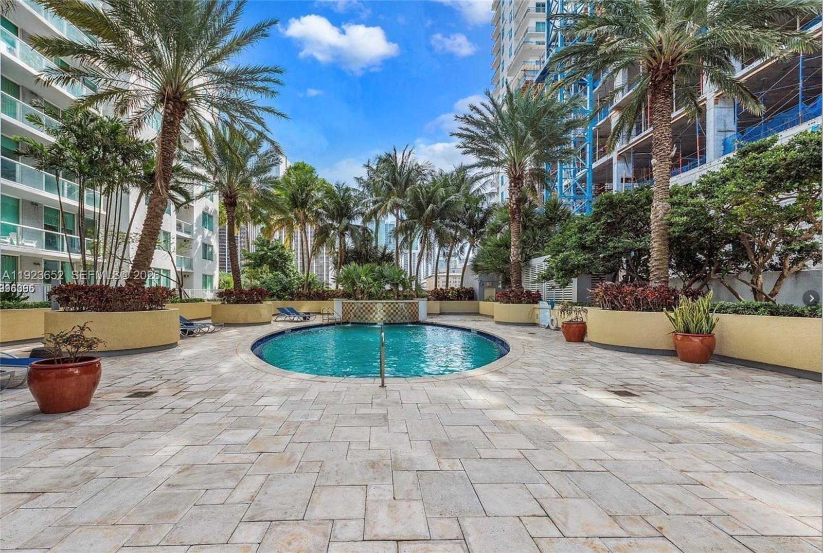 image Vizcayne South11