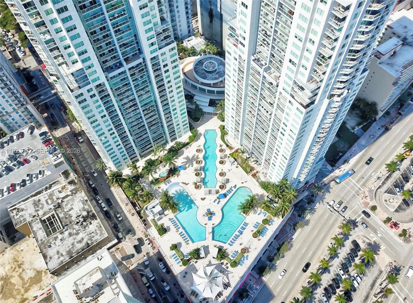 image Vizcayne South14