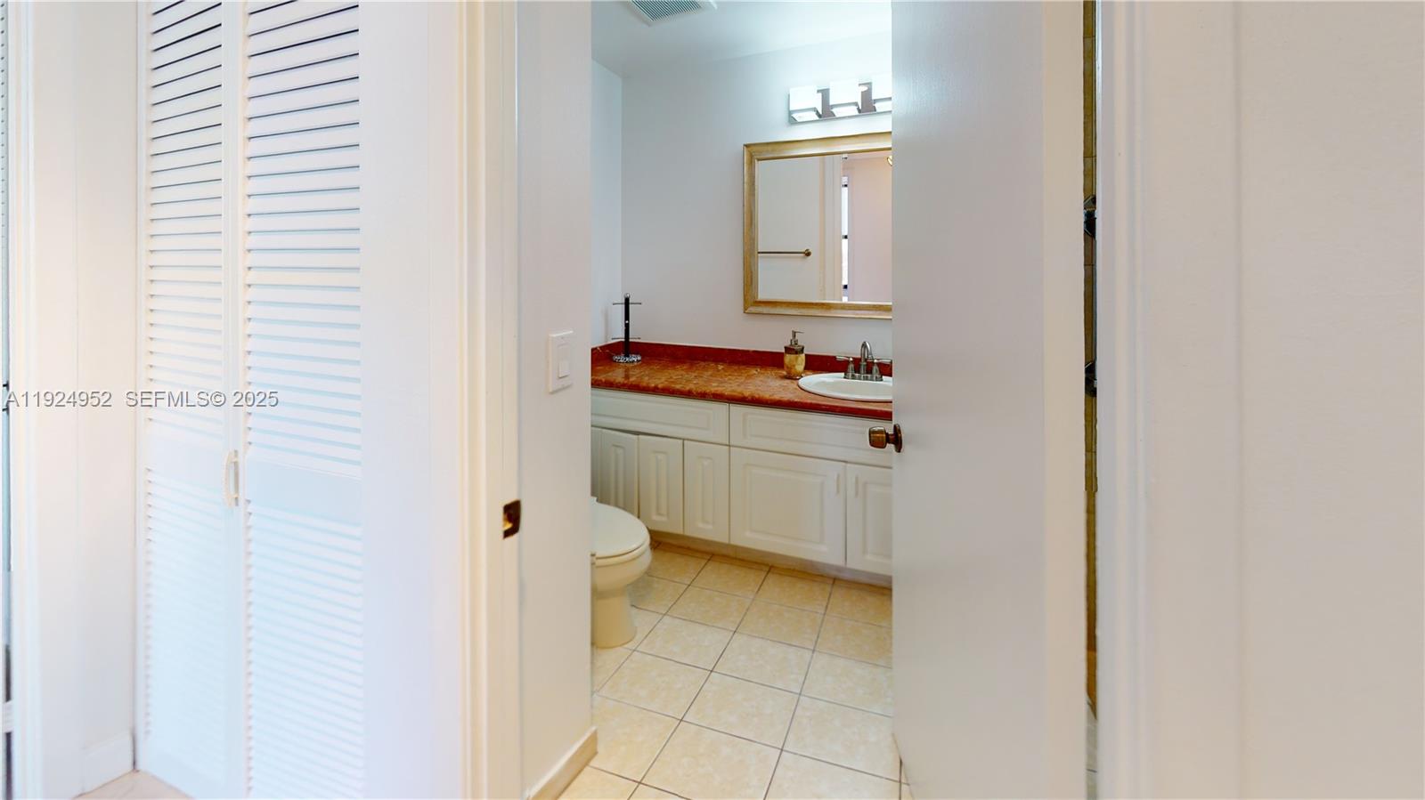 2500 Parkview Dr #1207 Hallandale Beach, FL 33009