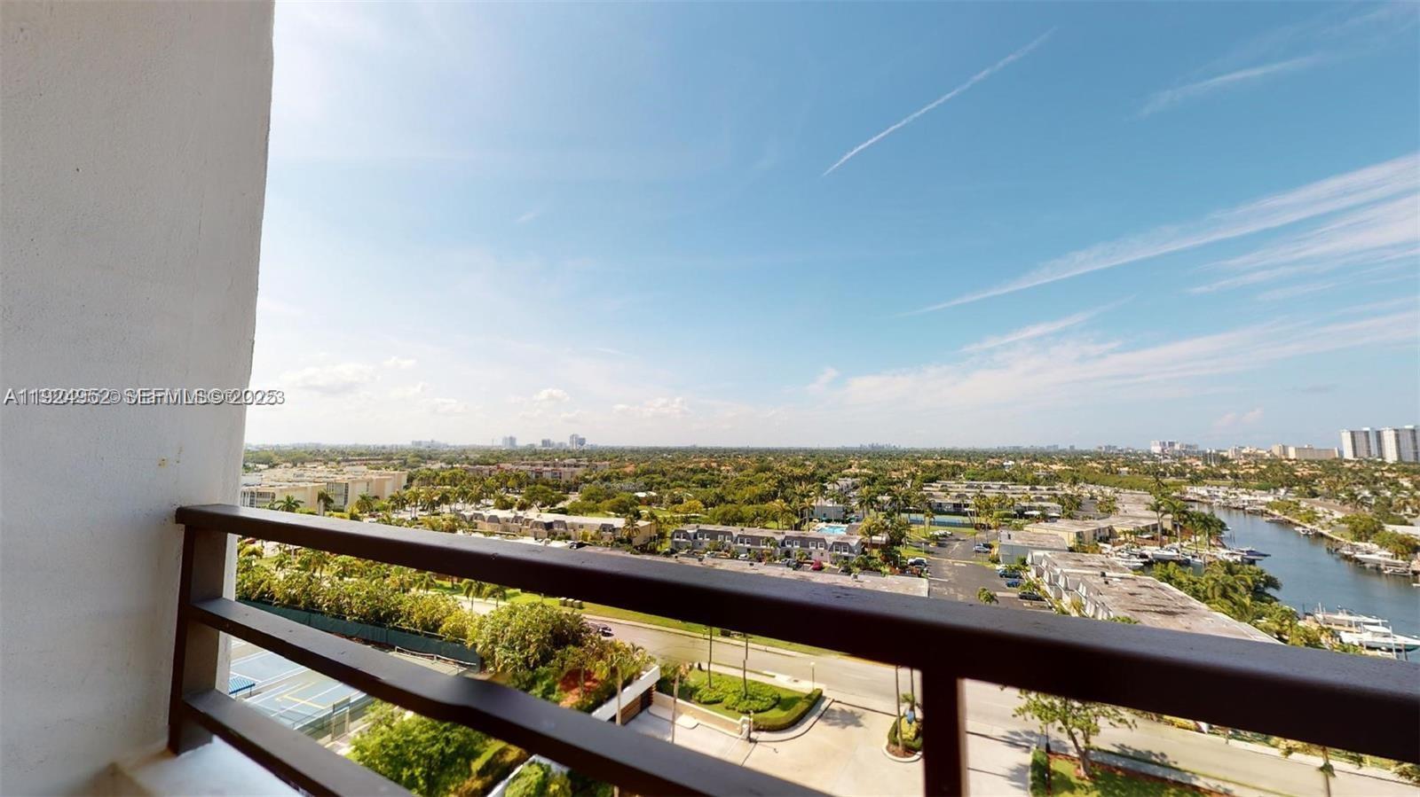 2500 Parkview Dr #1207 Hallandale Beach, FL 33009