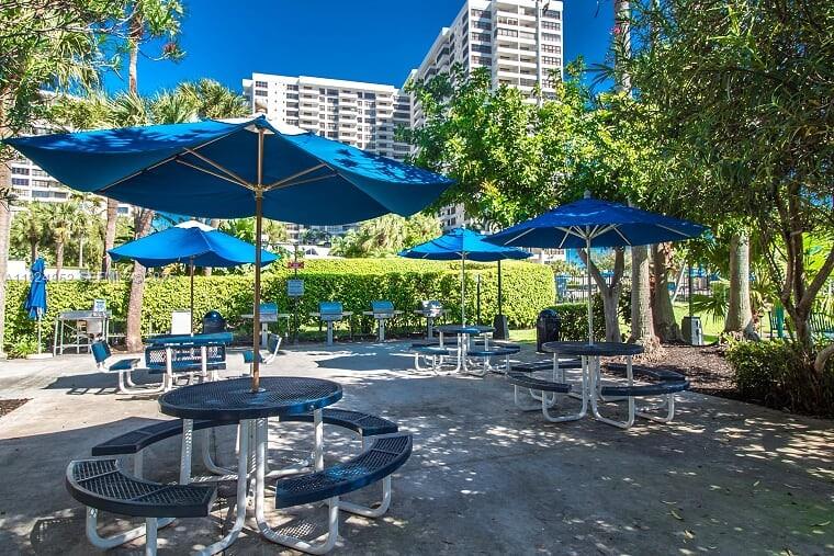 2500 Parkview Dr #1207 Hallandale Beach, FL 33009