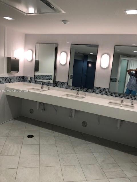 2500 Parkview Dr #1207 Hallandale Beach, FL 33009