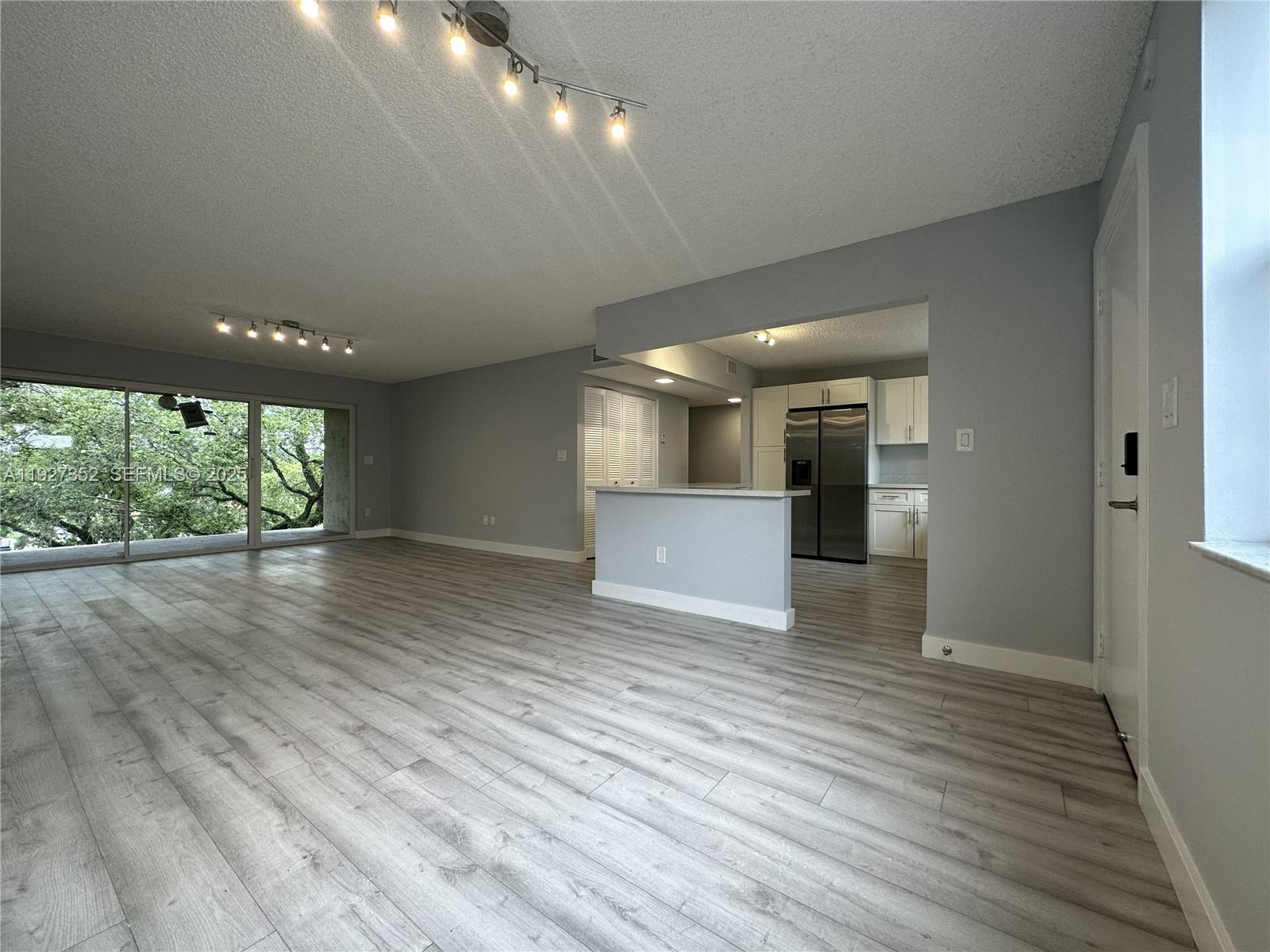 601 Ives Dairy Rd #403-8