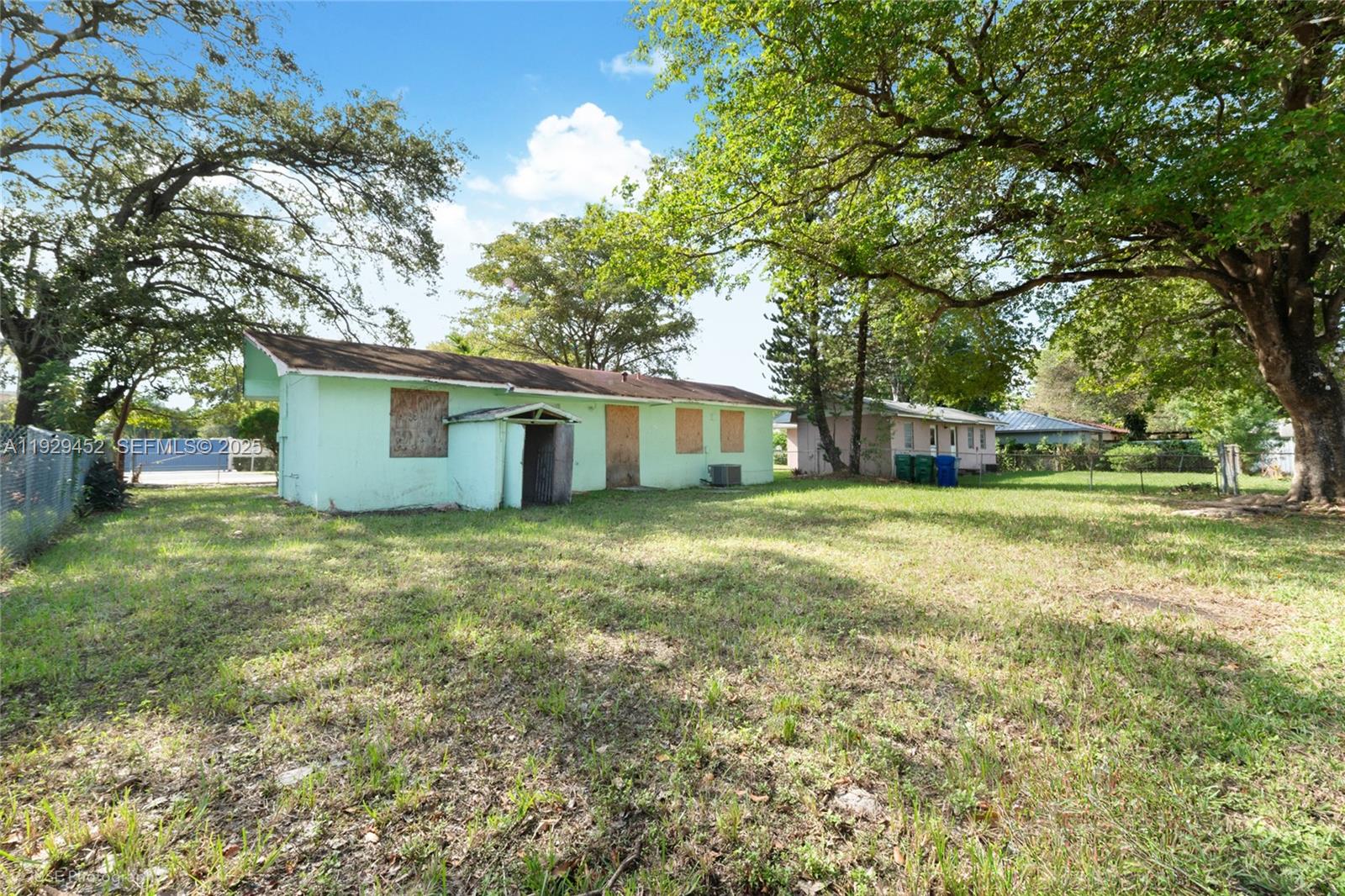 3715 Oak Ave Miami, FL 33133