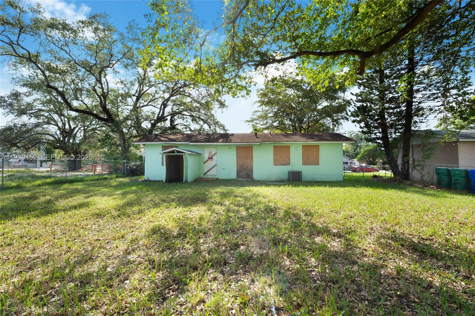 3715 Oak Ave Miami, FL 33133