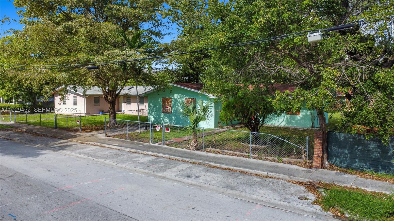 3715 Oak Ave Miami, FL 33133