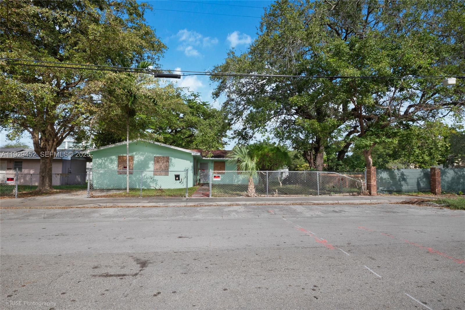 3715 Oak Ave Miami, FL 33133