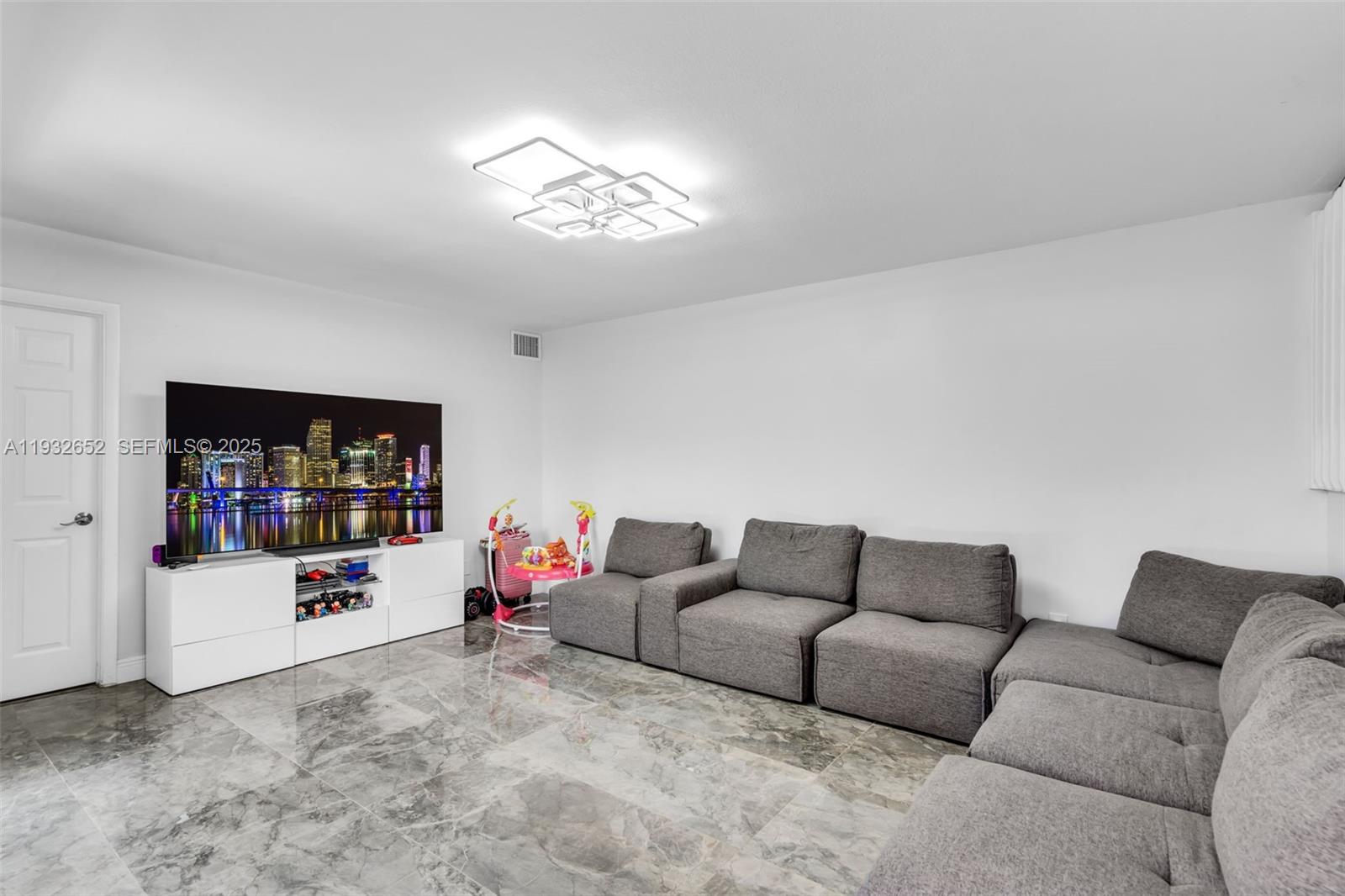 11903 SW 11th Ct Davie, FL 33325