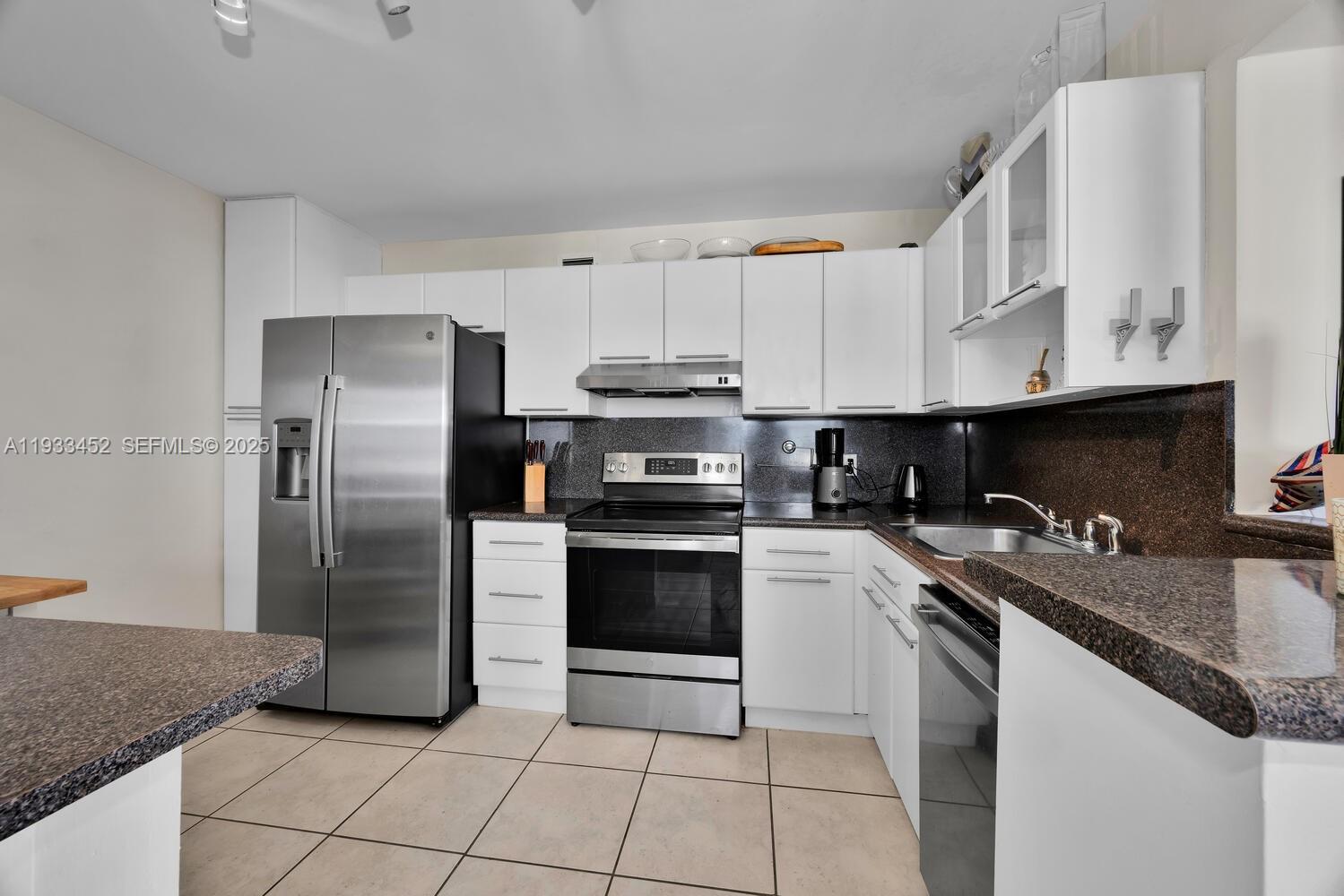 2016 Bay Dr #604 Miami Beach, FL 33141