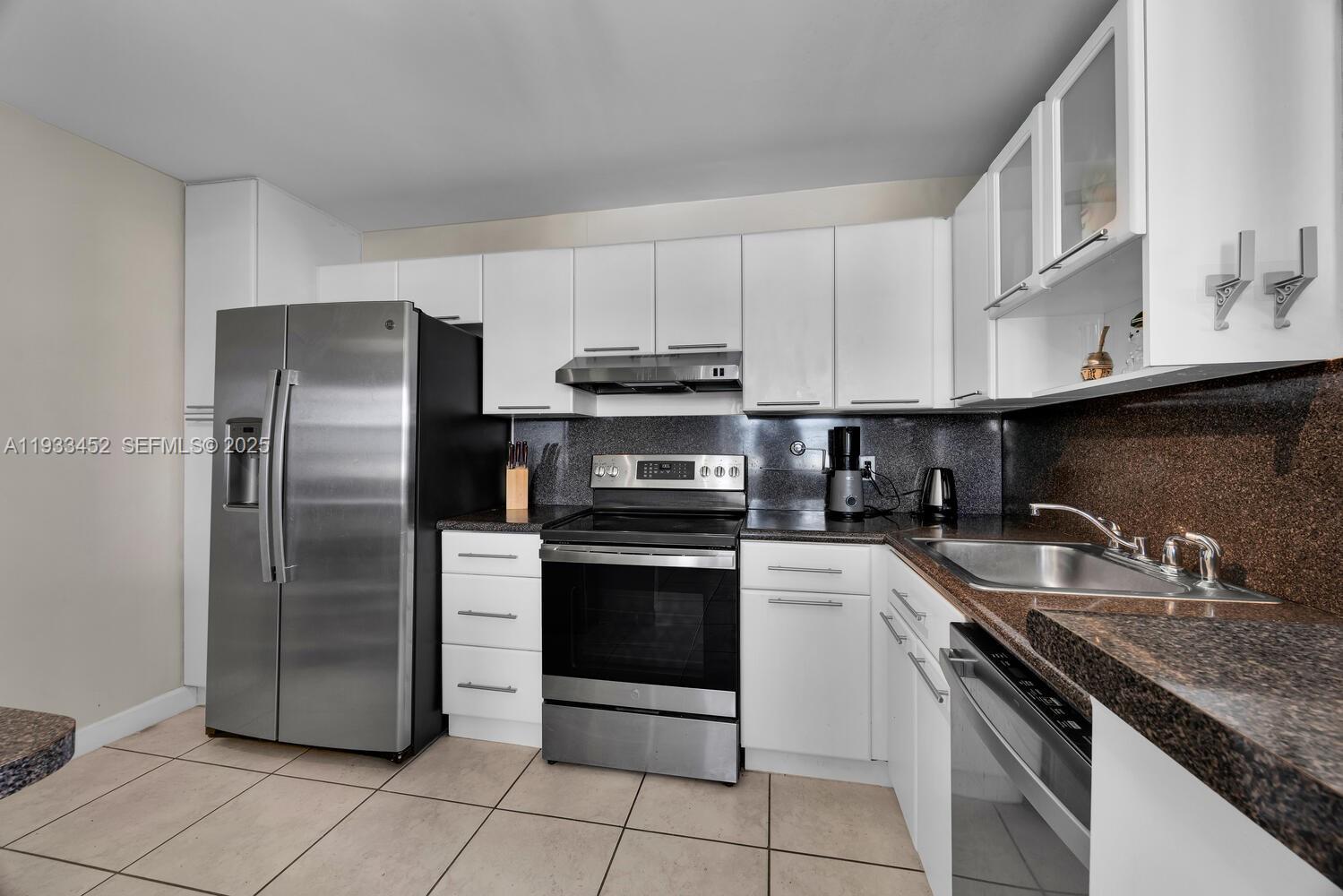 2016 Bay Dr #604 Miami Beach, FL 33141