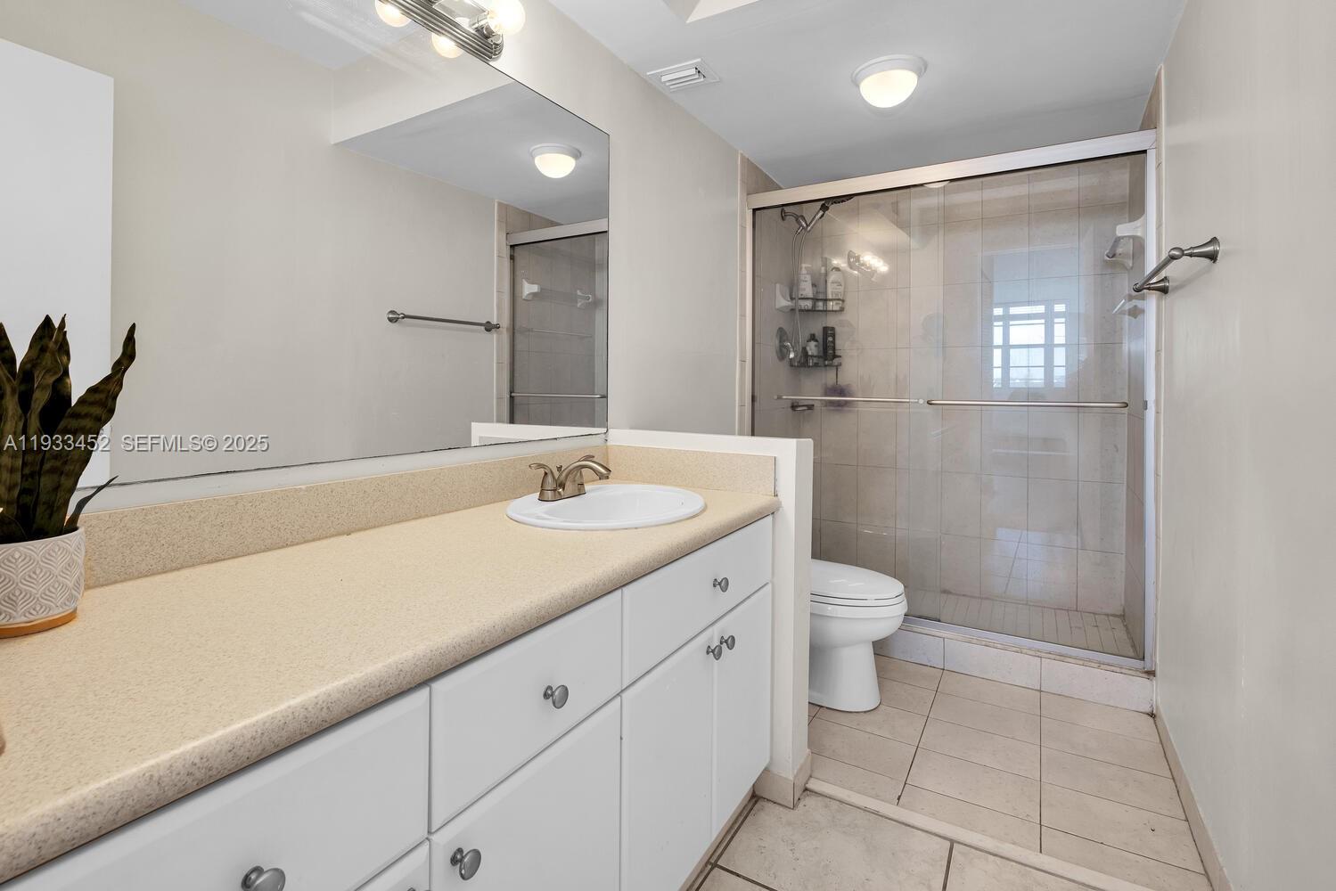 2016 Bay Dr #604 Miami Beach, FL 33141