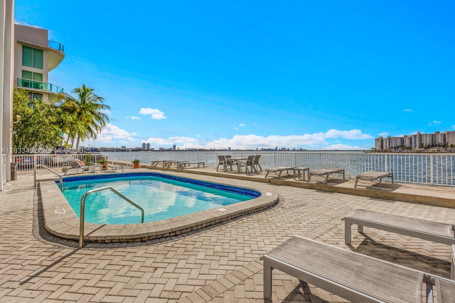 2016 Bay Dr #604 Miami Beach, FL 33141