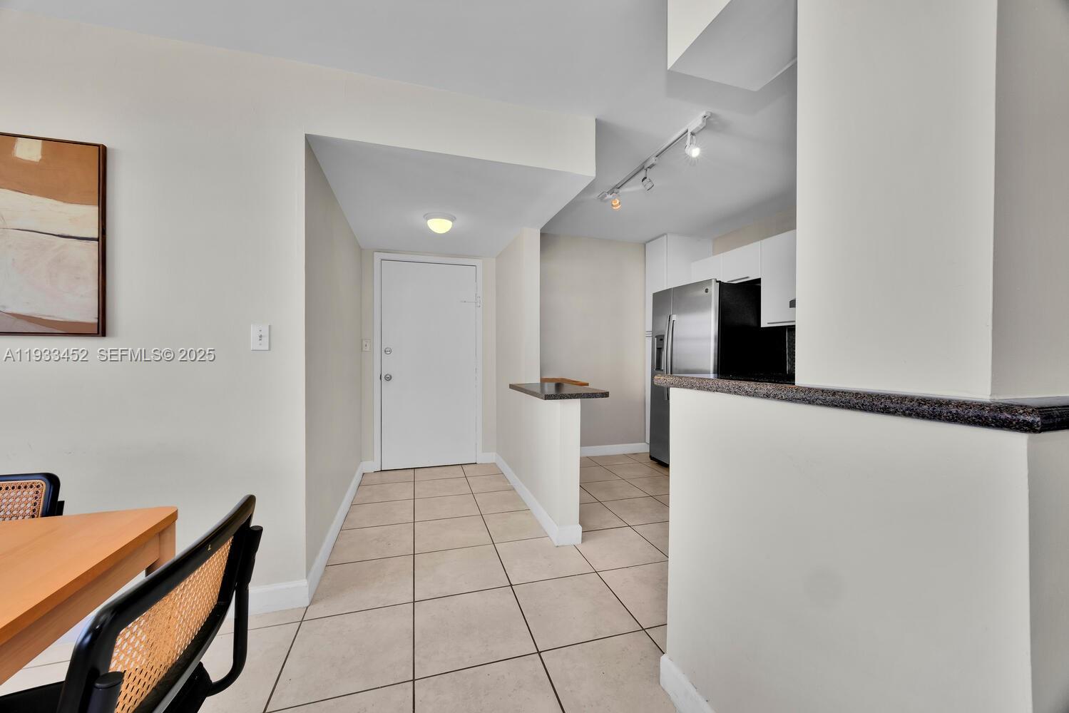 2016 Bay Dr #604 Miami Beach, FL 33141