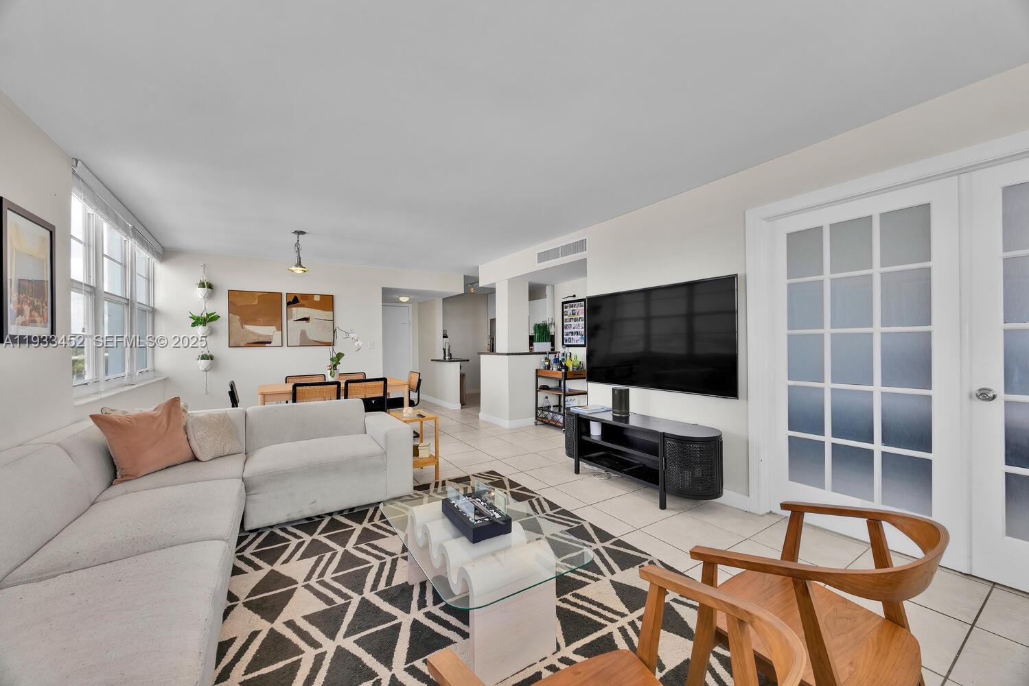 2016 Bay Dr #604 Miami Beach, FL 33141