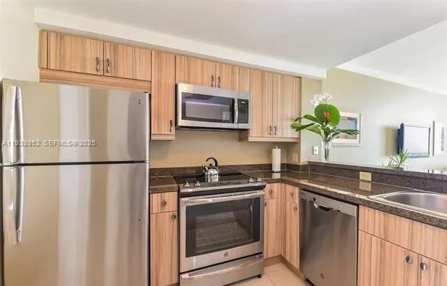 2889 Mcfarlane Rd #1906 Miami, FL 33133